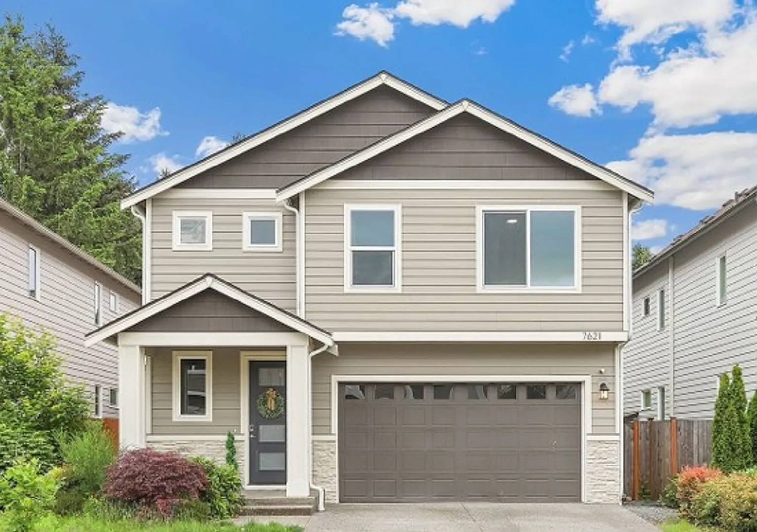 Spacious 4-Bed Home with Den in Holley Brooke — Photo 2