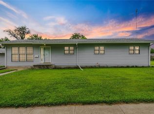 625 W 6th St, Monticello, IA 52310