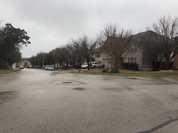 5th image of 2021 Carriage Club Dr