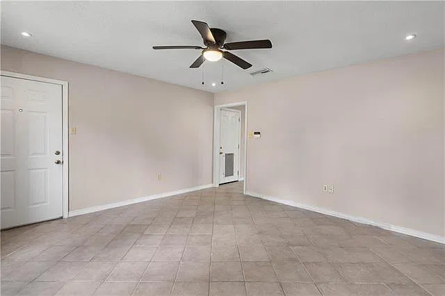 3 bed, 1.0 bath, 1184 sqft, $1,450 — Photo 4