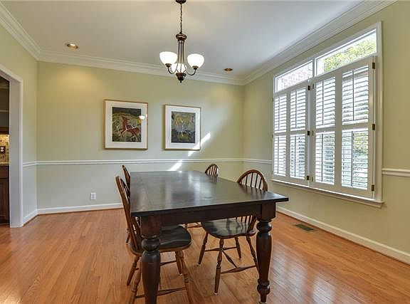 4th image of 932 Yearling Way