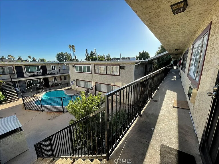 8800 Cedros Ave #111 — Photo 34
