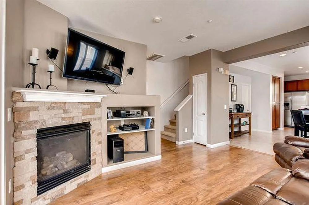 3 bed, 2.5 bath, 1494 sqft, $3,395 — Photo 2