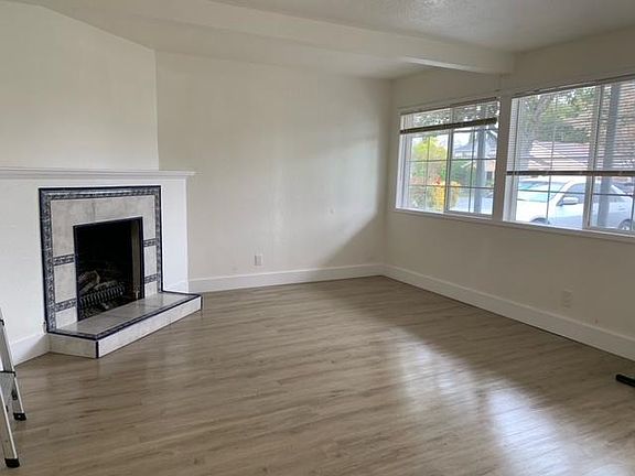 4th image of 1115 Carlton Ave