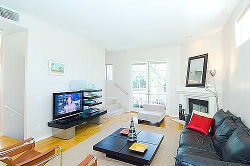 2nd image of 1751 Barry Ave APT 1