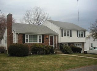 52 Hunting Rd, Needham, MA 02494