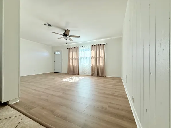 8291 57th St N #1, Pinellas Park, FL 33781