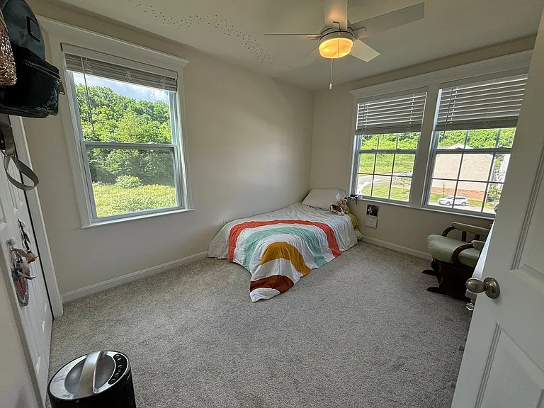 2400 Canterbury Dr — Photo 17