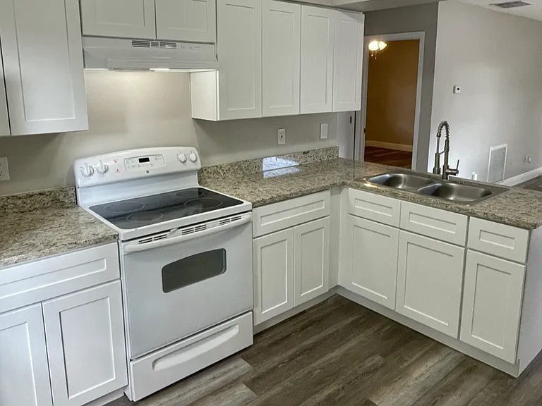 15436 Verona Ave #C — Photo 7