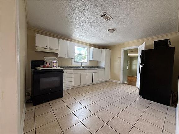 4th image of 502 Ellington Ave