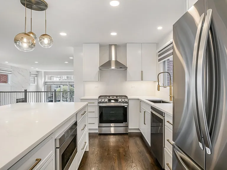 1308 S Plymouth Ct — Photo 12