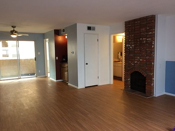 Fireplace & powder room