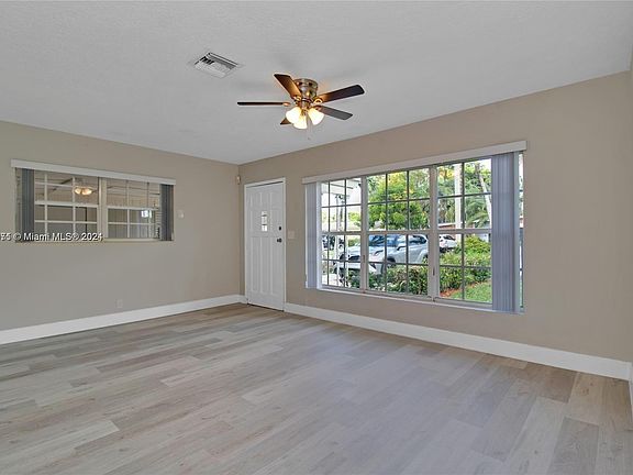 3rd image of 1080 NW 21st St