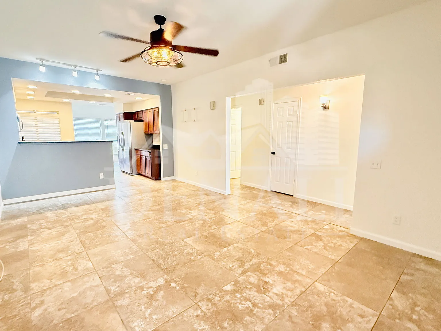 2 bed, 2.0 bath, 1076 sqft, $1,895 — Photo 4