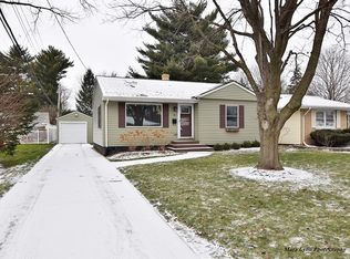 21 S Glenwood Pl, Aurora, IL 60506