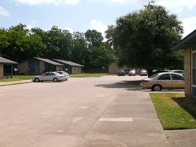 407 McKinney St — Photo 2
