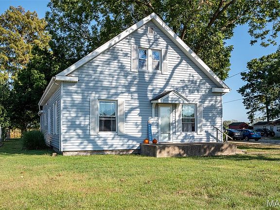 3rd image of 216 S Mine St