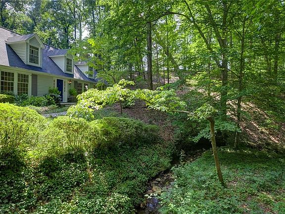 4th image of 909 Parkwood Cir