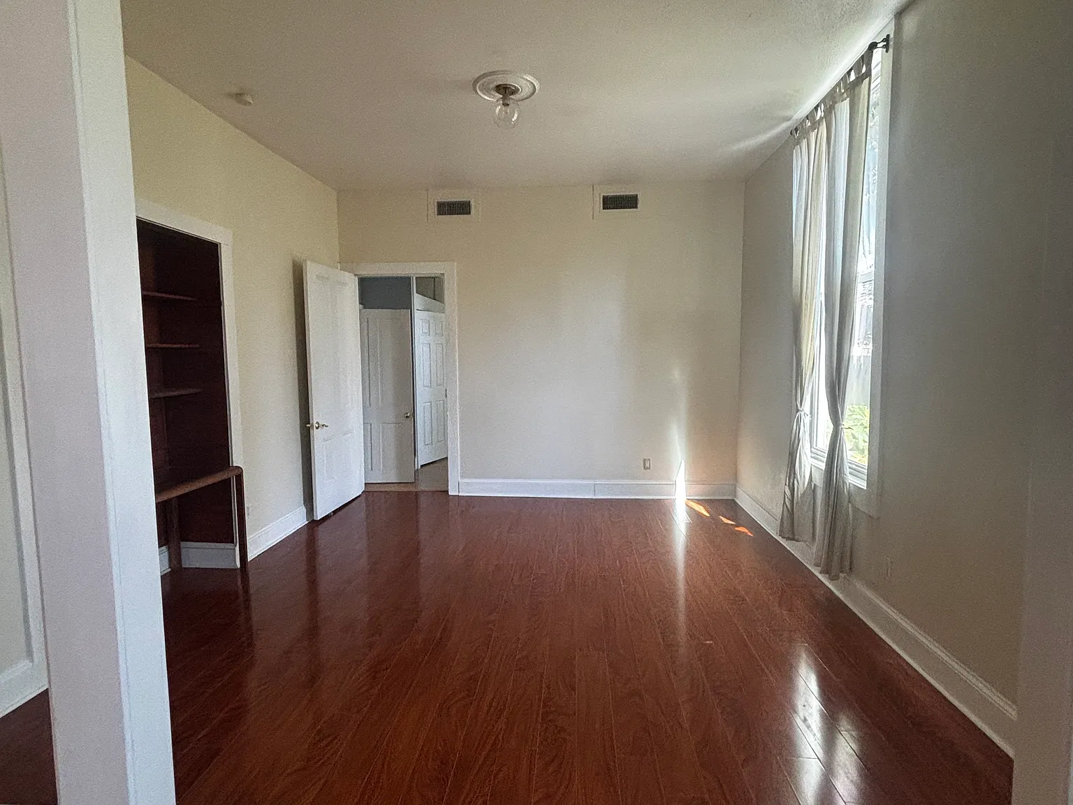 2 bed, 950 sqft, $1,700 — Photo 4