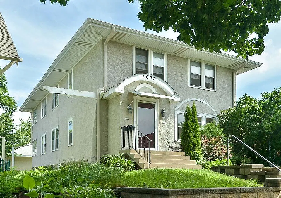 2077 Saint Clair Ave