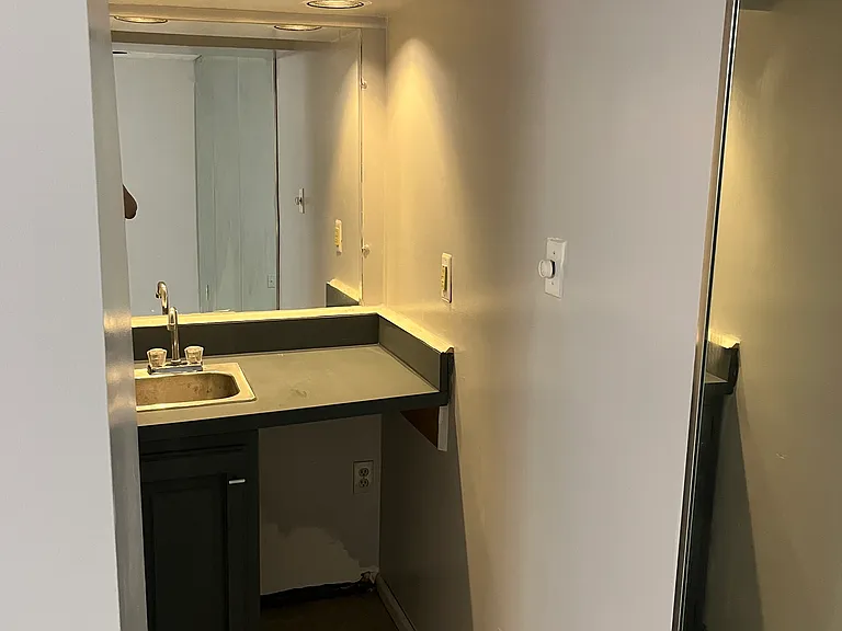 Basement wetbar