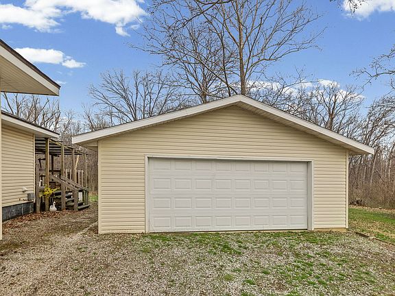 4th image of 2429 Overbeck Ln