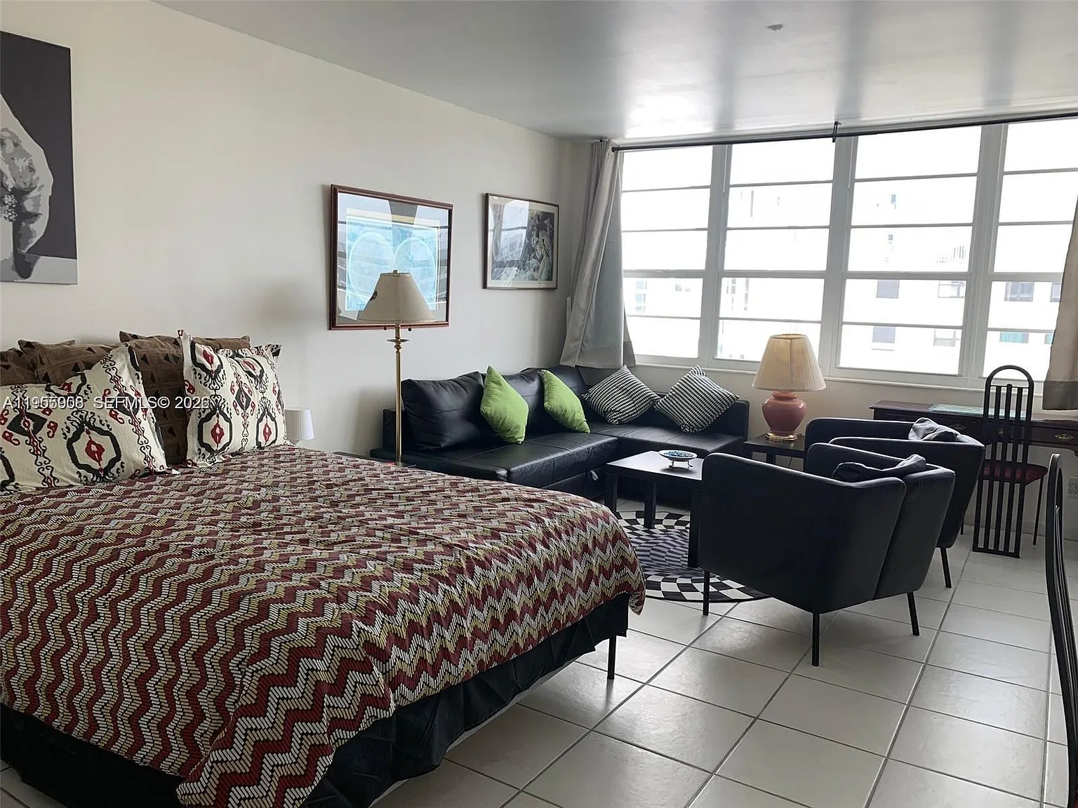 The Decoplage Condo — Photo 3