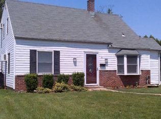 15 Tanners Ln, Levittown, NY 11756