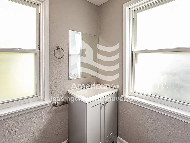 422673_008_main_bathroom_8.jpg