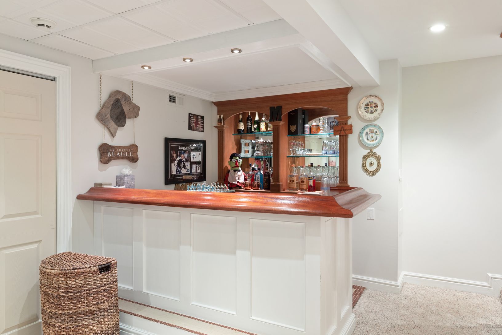  FINISHED BASEMENT WITH WET BAR