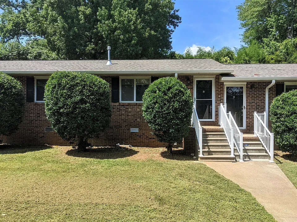 3906 Lexington Dr