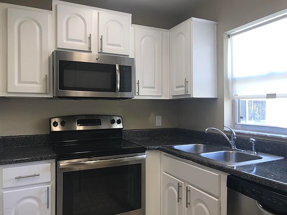 4th image of 101 Summer Pl APT 1