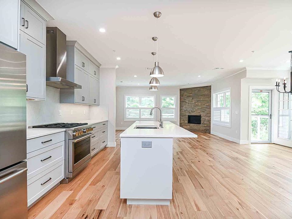 1st image of 960 Sagamore Avenue #23
