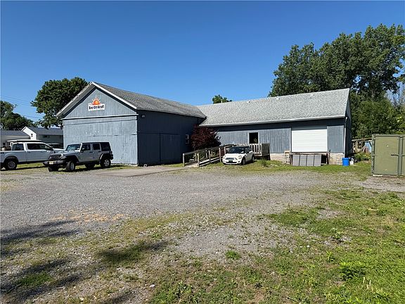 2nd image of 832 Moscow Rd