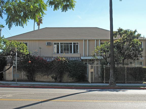 4th image of 7504 Hollywood Blvd