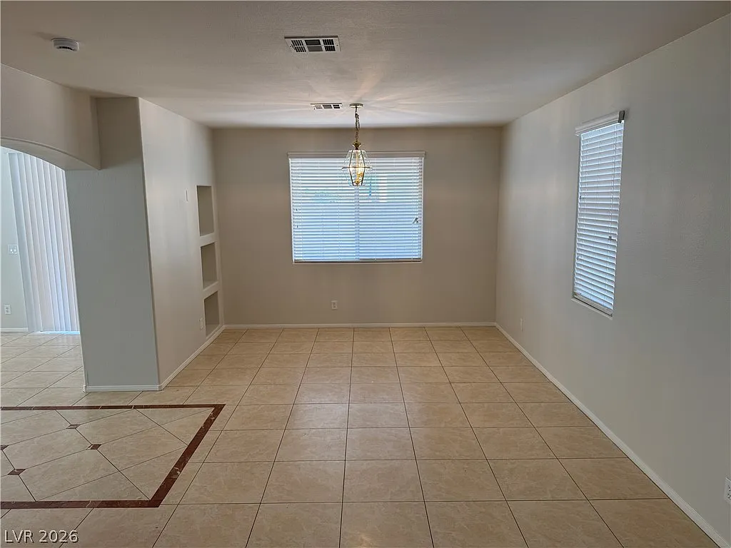 5 bed, 2.5 bath, 2115 sqft, $2,500 — Photo 2