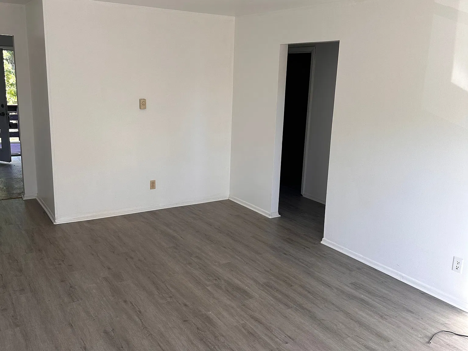2 bed, 1.0 bath, 814 sqft, $975 — Photo 2