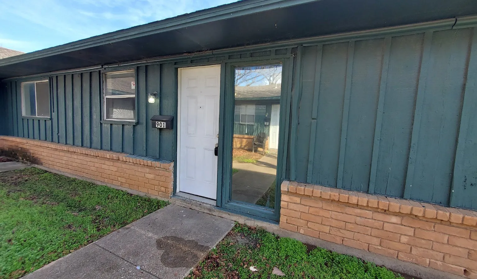 2 bed, 1.0 bath, 720 sqft, $1,345 — Photo 2