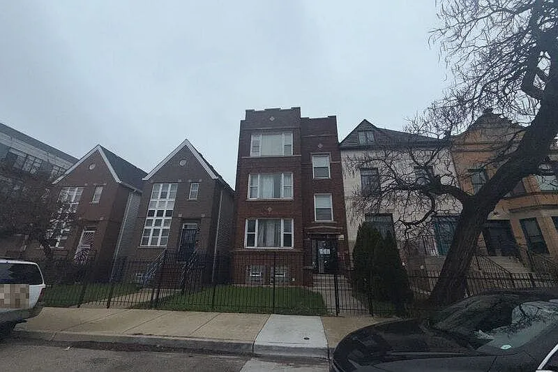 816 E 42nd St photo 1