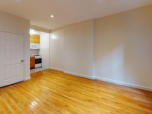 3rd image of 150 W 49th St #2R