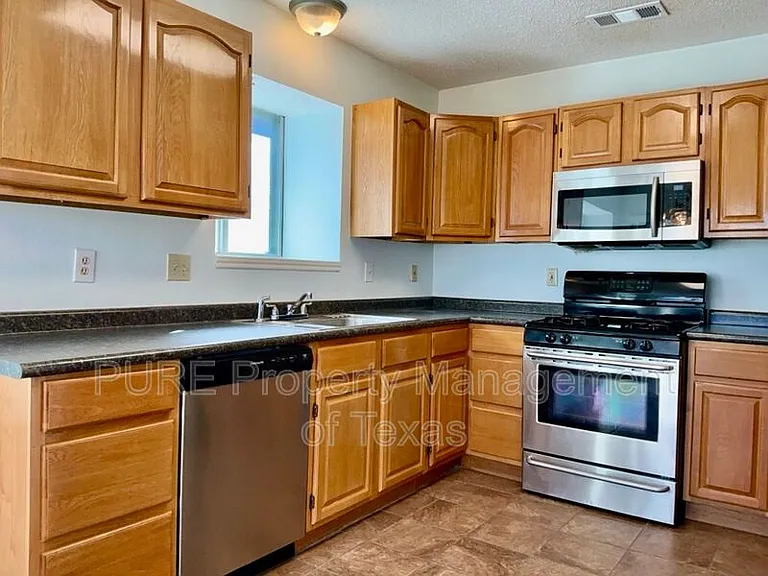 606 Eaglecreek Dr — Photo 8