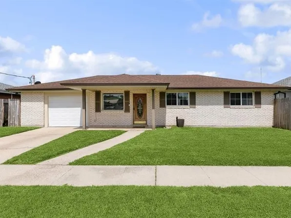 2716 Volpe Dr, Chalmette, LA 70043