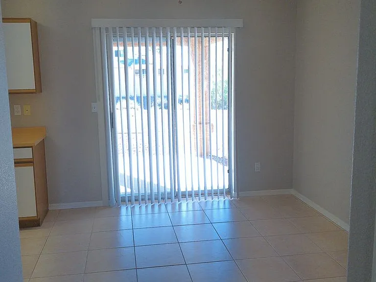 3128 Jamaica Blvd S — Photo 5
