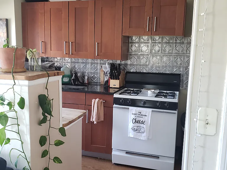 5001 Roland Ave #2 — Photo 6