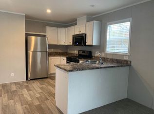 130 Redwood St, Belleville, MI 48111