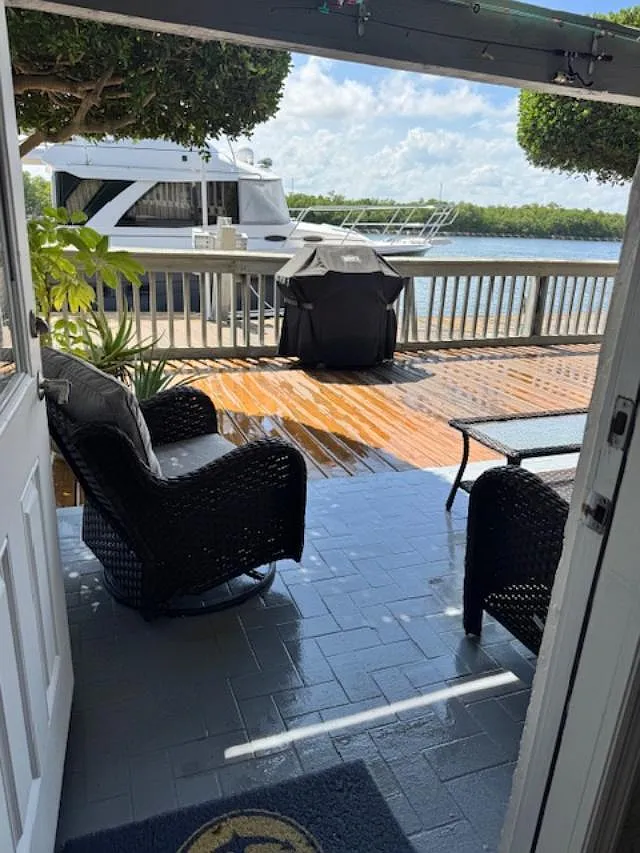 Building Photo - 1800 N Ocean Dr #203