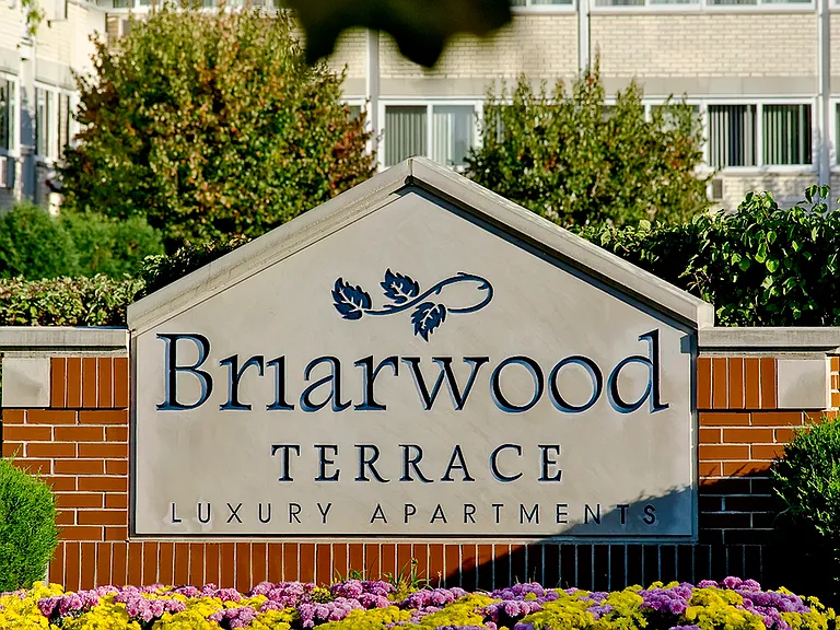 Briarwood Sign