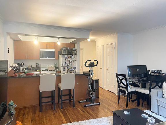 3rd image of 308 E 85th St APT 2A