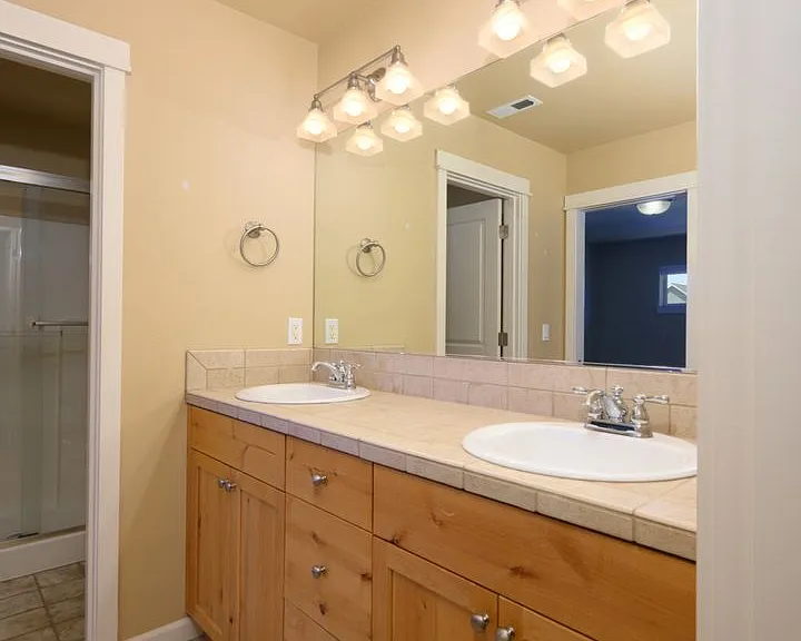 20468 Brentwood Ave — Photo 18