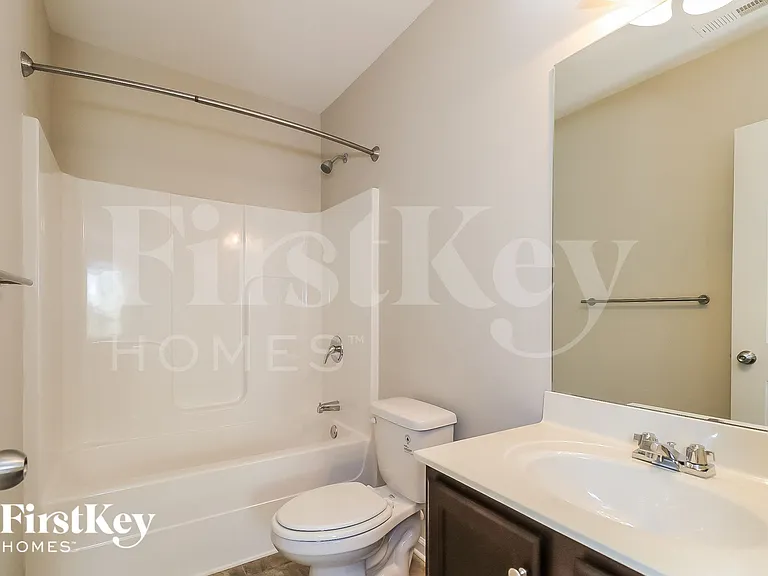 703 Barberry Dr — Photo 12